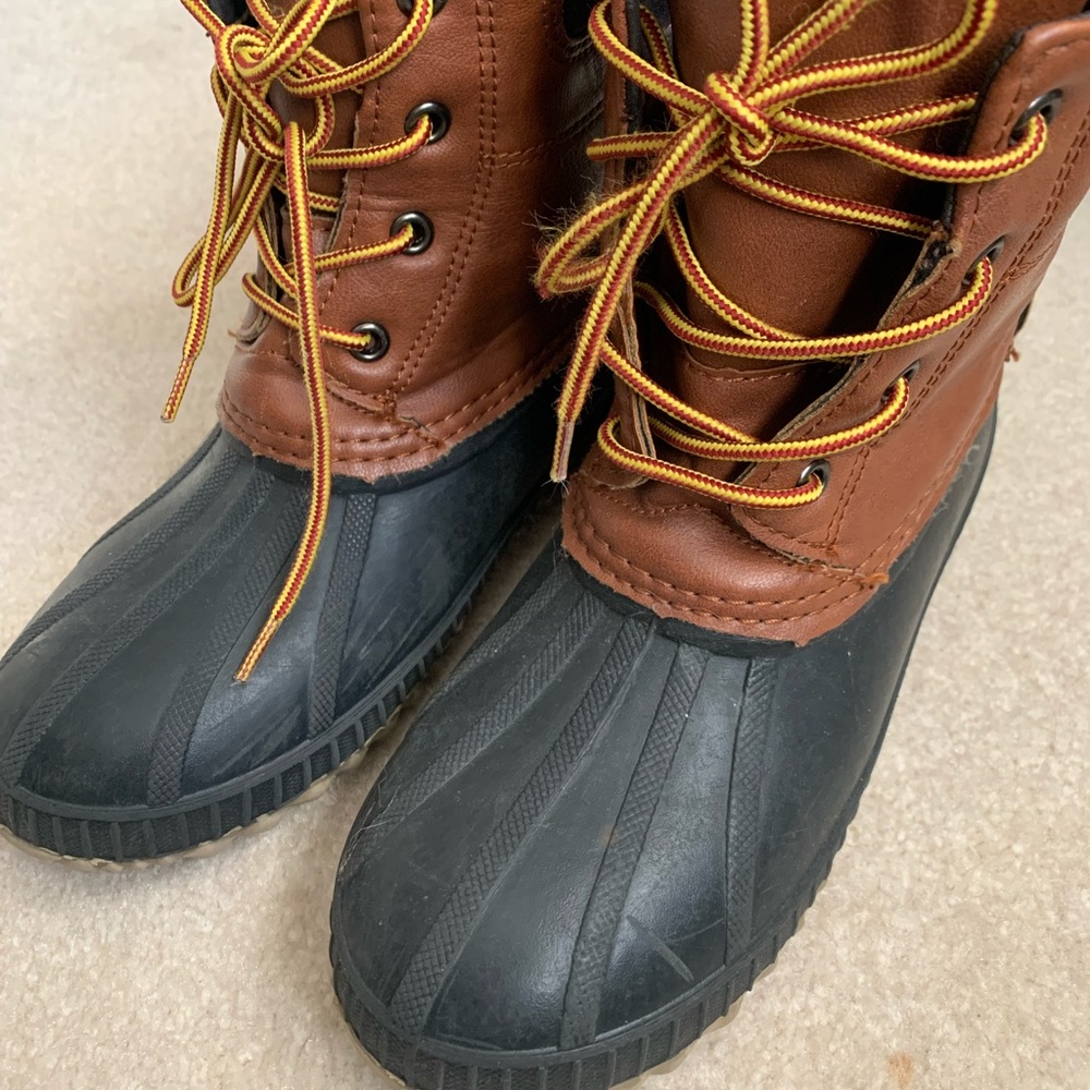 Snow boots